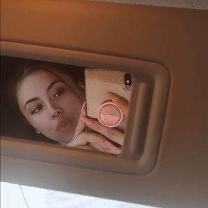 Meet your Posher, Alexis